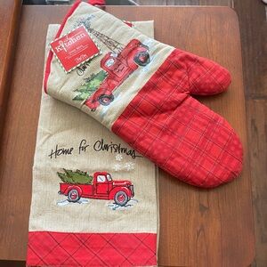 Red and Beige Christmas Oven Mitt and Towel Set